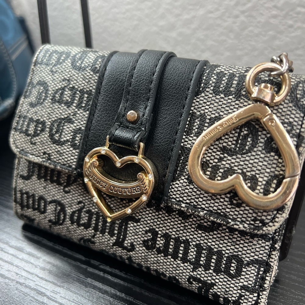 Juicy Couture Black and White Wallet with Gold Heart Charm